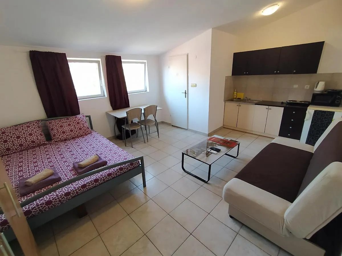 Dejan Apartment 2-Top Centar-Old Town Studio Pula Croatia