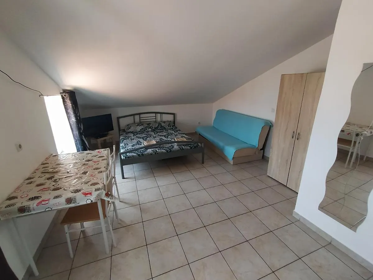 Dejan Apartment 2-Top Centar-Old Town Studio Pula