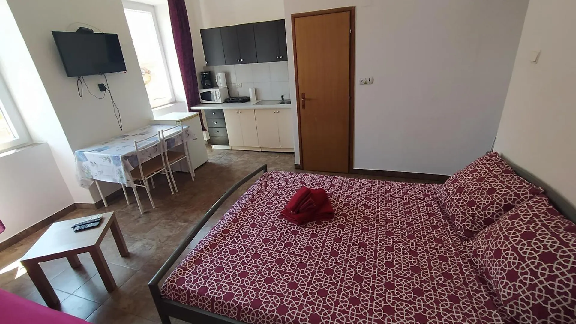 Dejan Apartment 2-Top Centar-Old Town Studio Pula