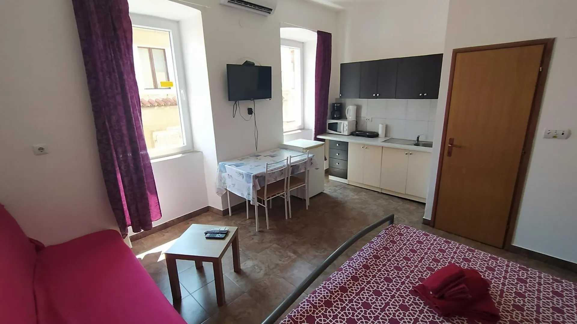 Dejan Apartment 2-Top Centar-Old Town Studio Pula Croatia