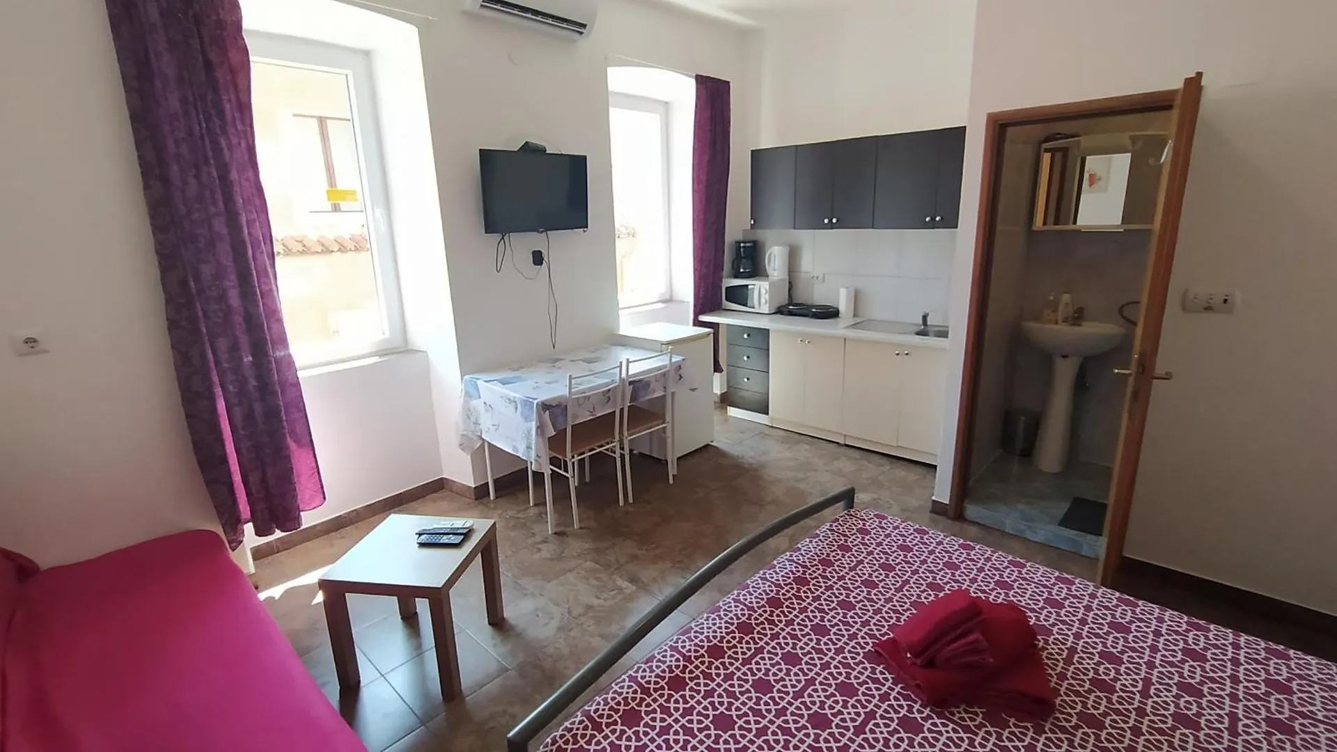 Dejan Apartment 2-Top Centar-Old Town Studio Pula Croatia