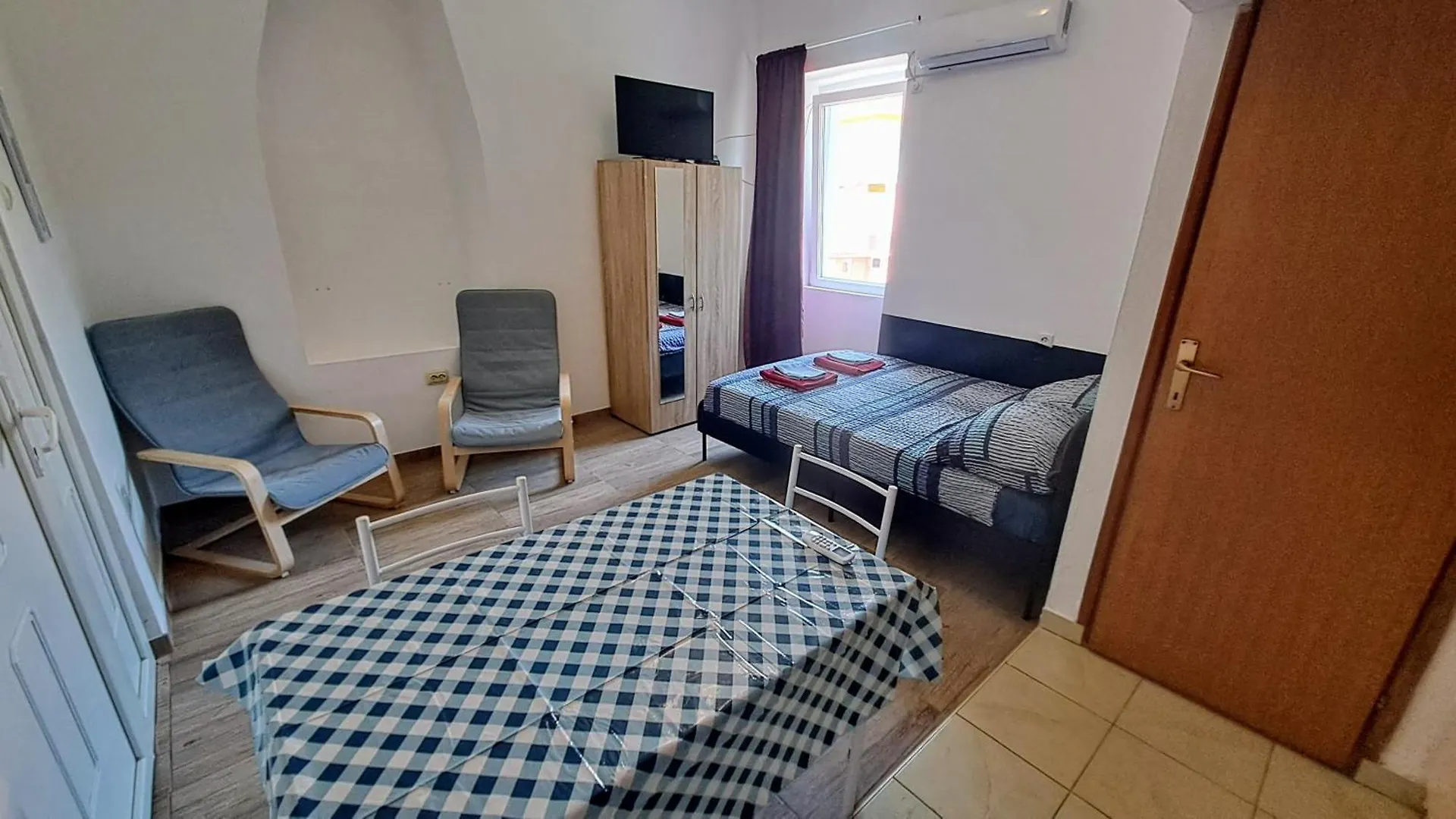 Dejan Apartment 2-Top Centar-Old Town Studio Pula Croatia