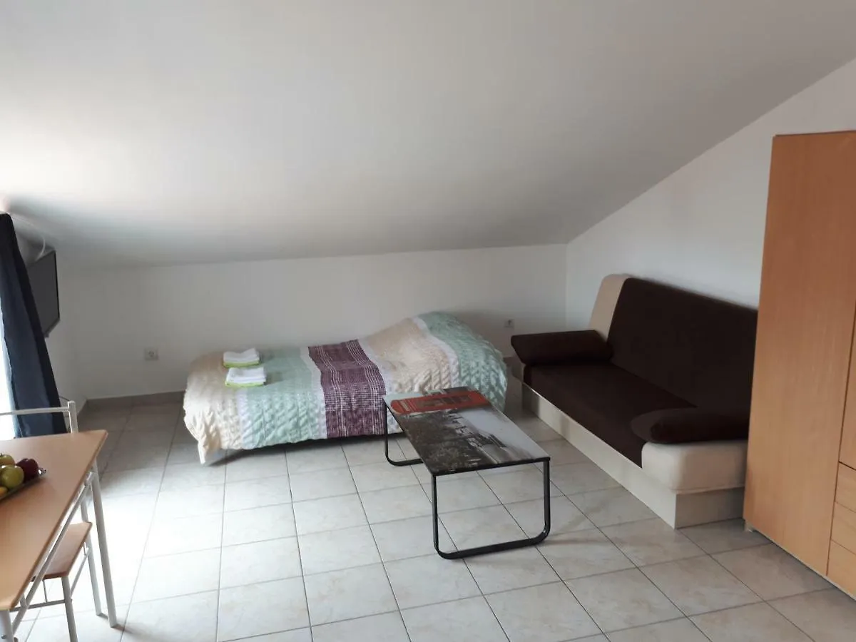 Dejan Apartment 2-Top Centar-Old Town Studio Pula
