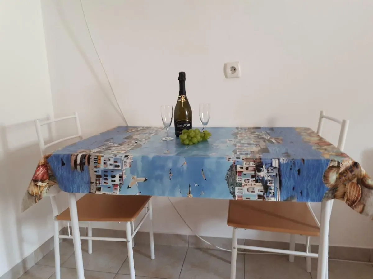 Dejan Apartment 2-Top Centar-Old Town Studio Pula 0*,  Croatia