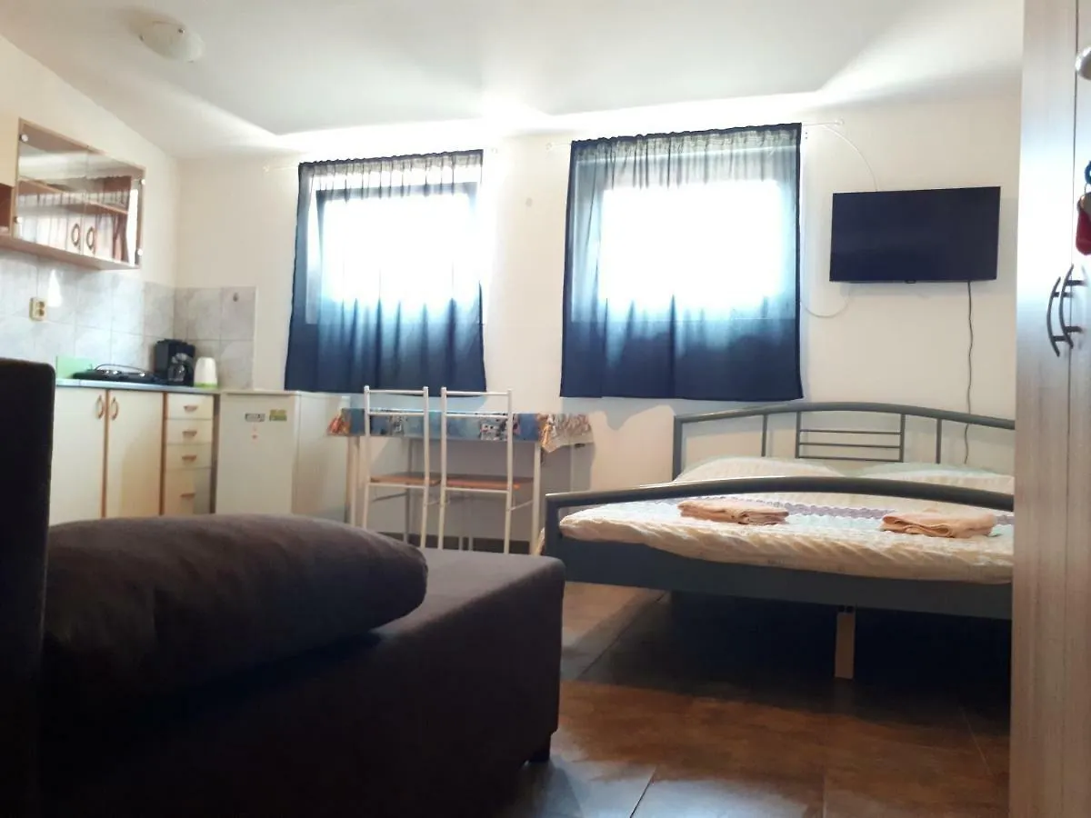 Dejan Apartment 2-Top Centar-Old Town Studio Pula