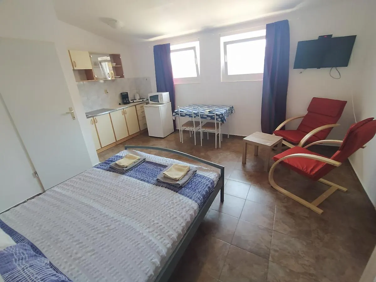 Dejan Apartment 2-Top Centar-Old Town Studio Pula 0*,  Croatia