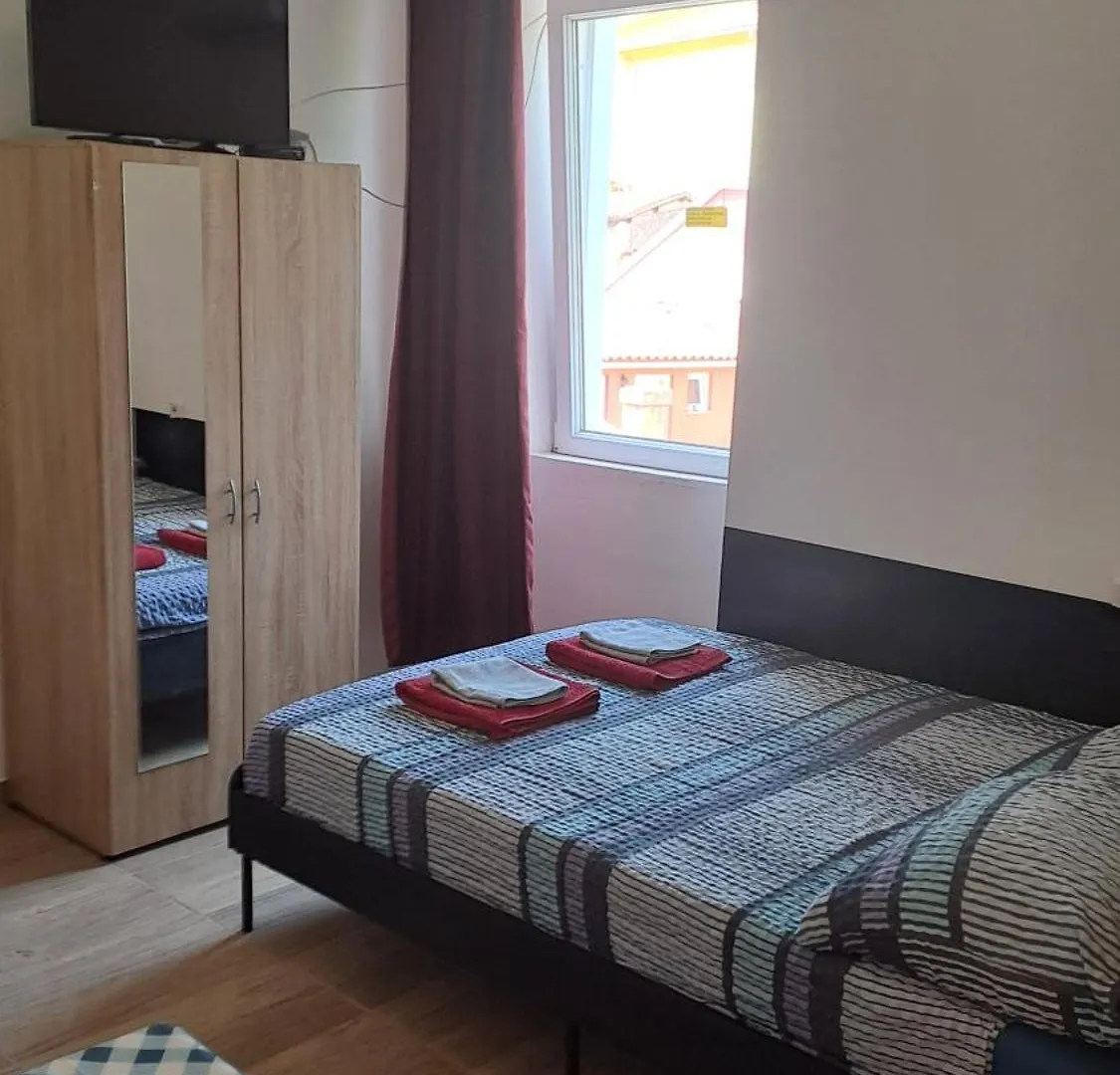 Dejan Apartment 2-Top Centar-Old Town Studio Pula
