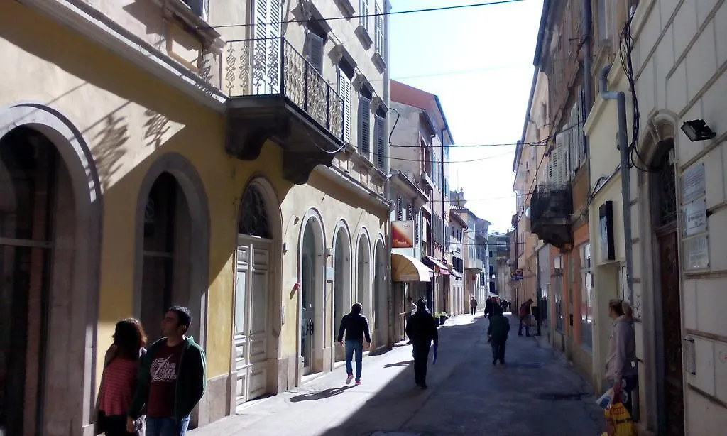 Dejan Apartment 2-Top Centar-Old Town Studio Pula