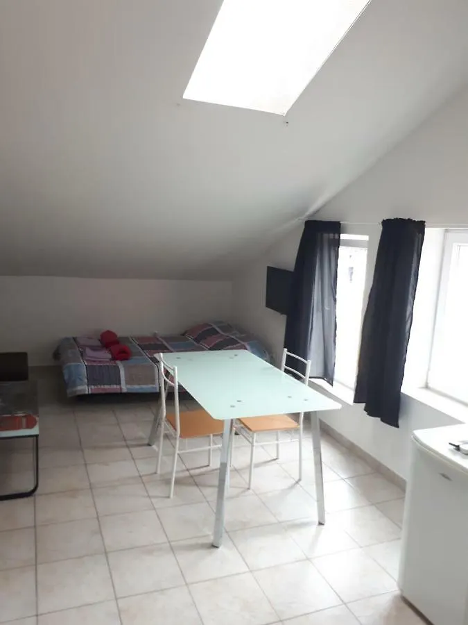 Dejan Apartment 2-Top Centar-Old Town Studio Pula 0*,  Croatia