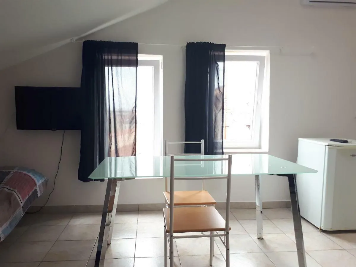 Dejan Apartment 2-Top Centar-Old Town Studio Pula