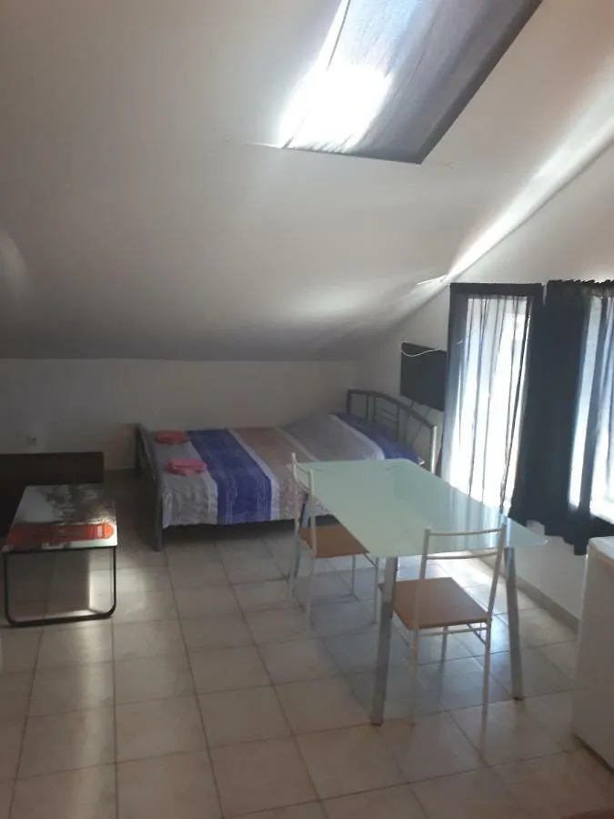 Dejan Apartment 2-Top Centar-Old Town Studio Pula